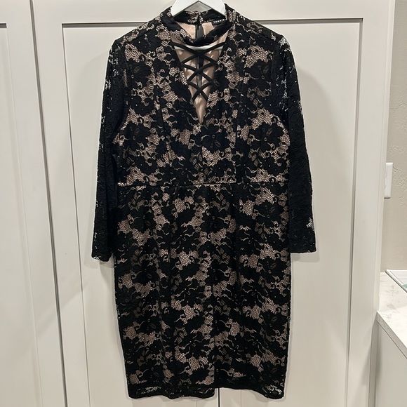Torrid Black Lace Mock Neck Shift Dress Size 2 Wedding Formal Cocktail Gothic - Picture 4 of 16